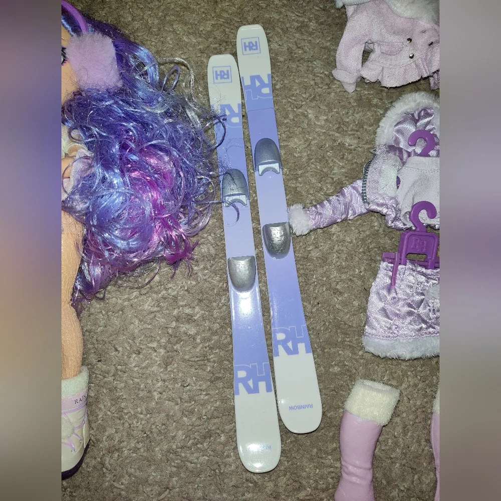 Rainbow High Winter Break Doll Purple Hair Skis Extra Outfit Boots RH MGA